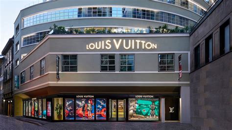 nuovo progetto louis vuitton in via montenapoleone|Apre a Milano il primo ristorante di Louis Vuitton in Italia.